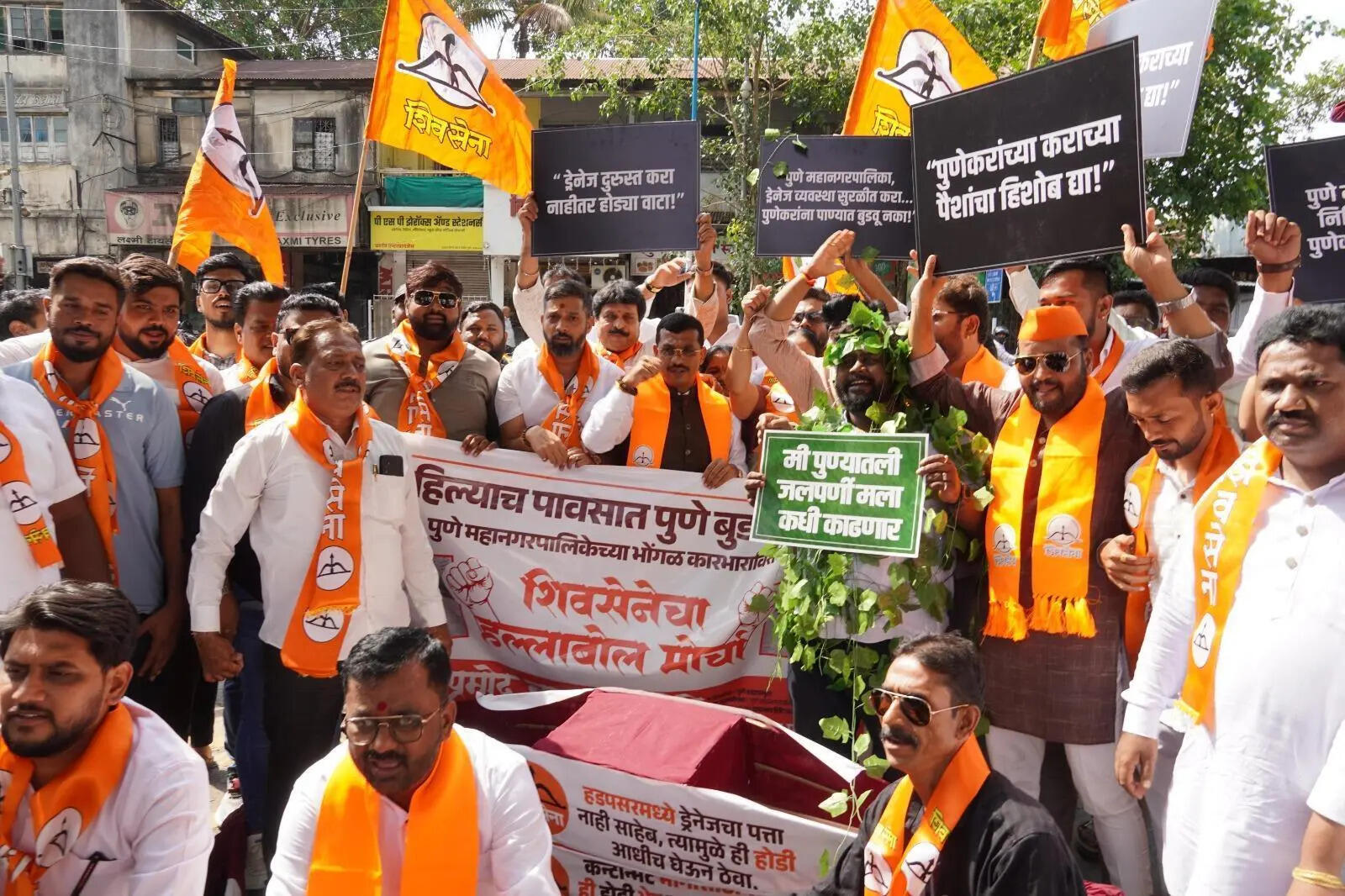 Shiv Sena stages agitation against poor quality pre-monsoon work, waterlogging in Pune
