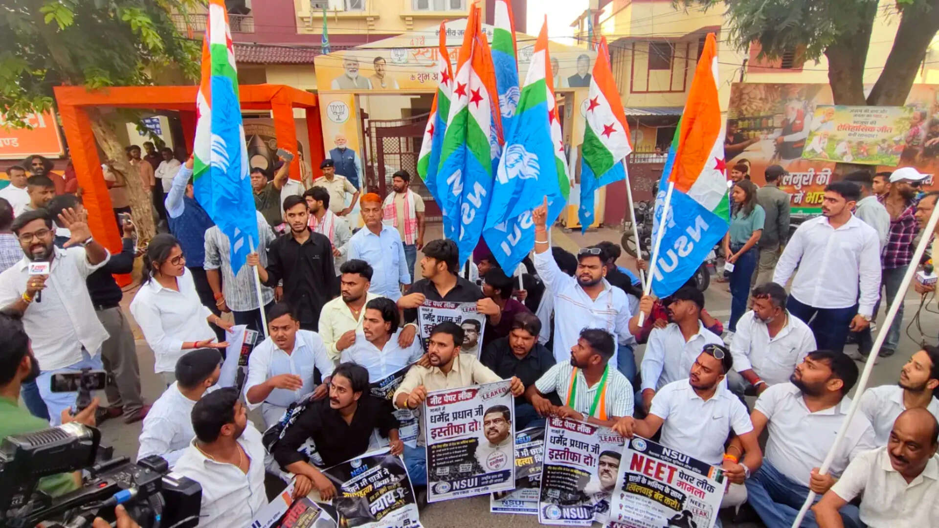 NSUI protests against NEET paper leak and fuel price hikes; demands minister&rsquo;s resignation and a transparent exam system