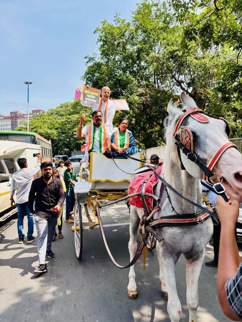 Oppn & farmers&rsquo; outfits protest fuel price hike, falling income