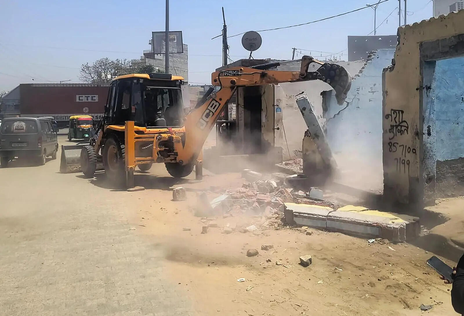 15 shops built on land marked for infrastructure projects demolished in Gurgaon