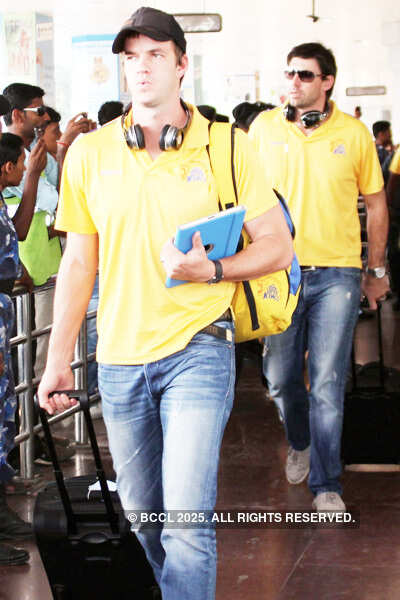 CSK players at airport