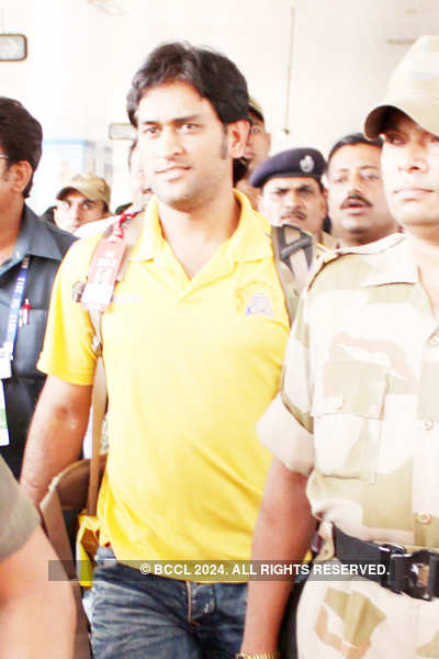 CSK players at airport