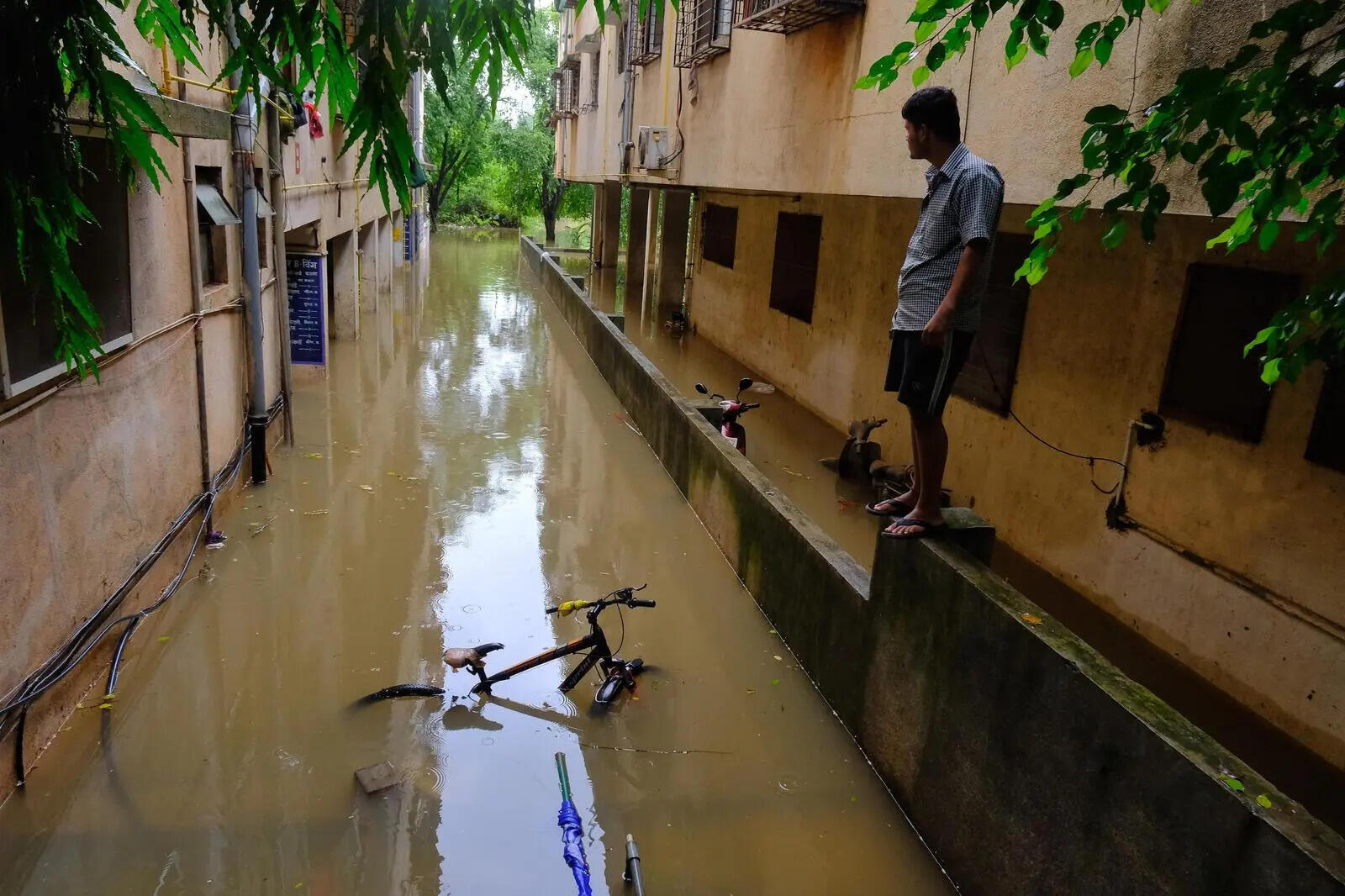 PMC&rsquo;s construction of retaining walls in flood-prone spots on the slow track, despite monsoon around the corner