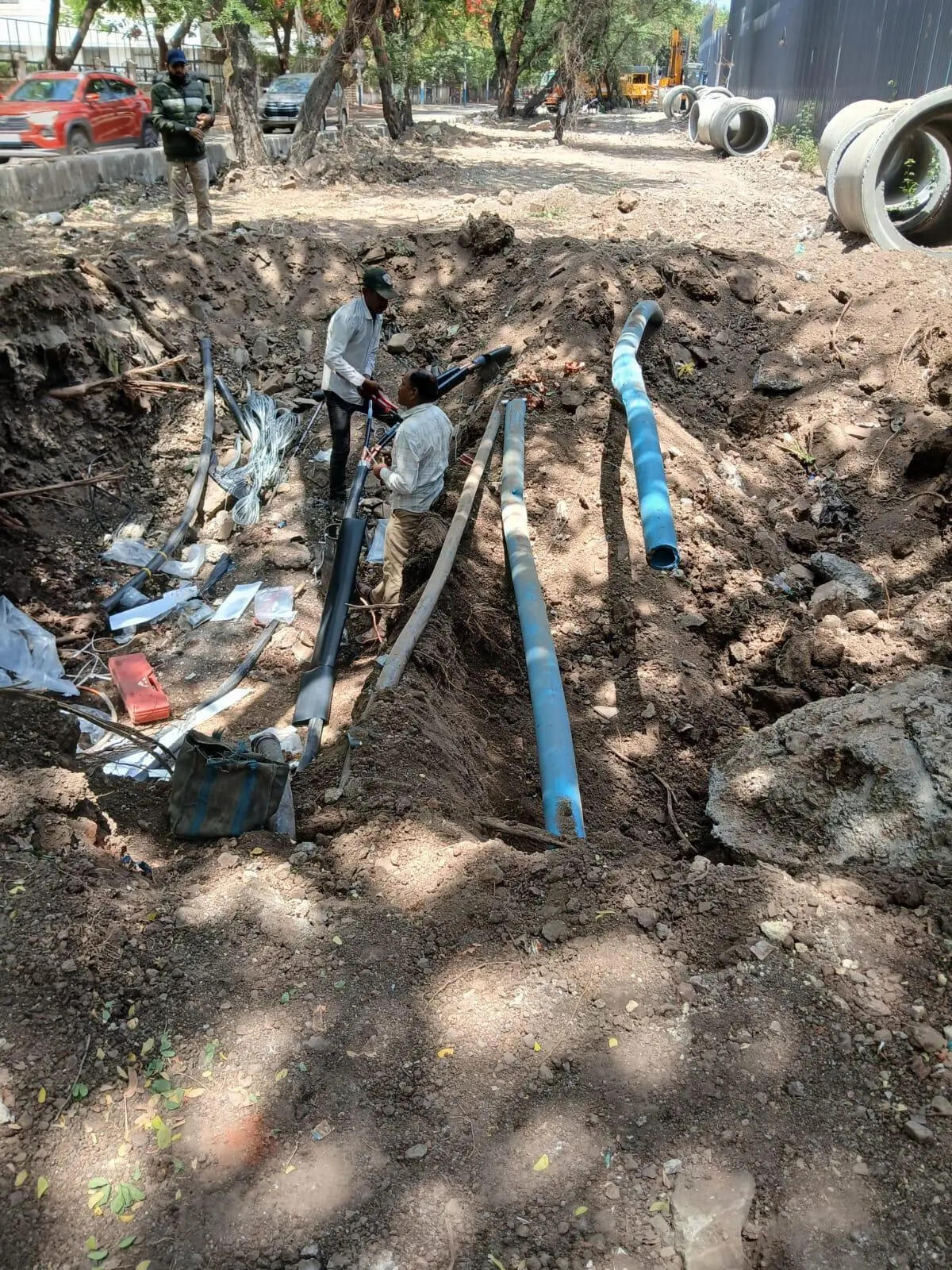 PMC&rsquo;s digging snaps power supply in Hadapsar society for 24 hours