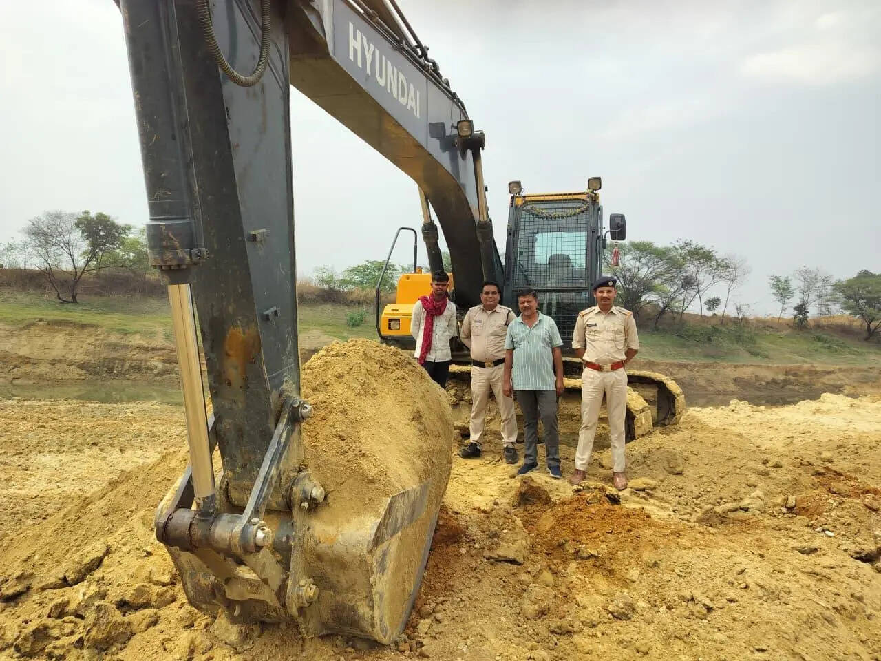 Mining mafia under scanner; 14 vehicles, machines seized
