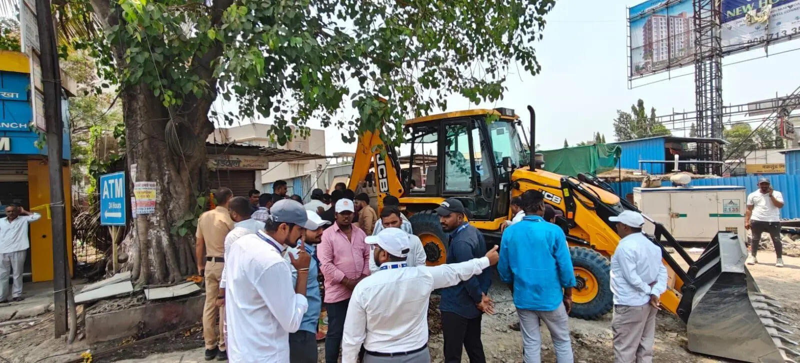 Alandi Municipal Council cracks down on encroachment along Pune-Alandi road to ease traffic snarls
