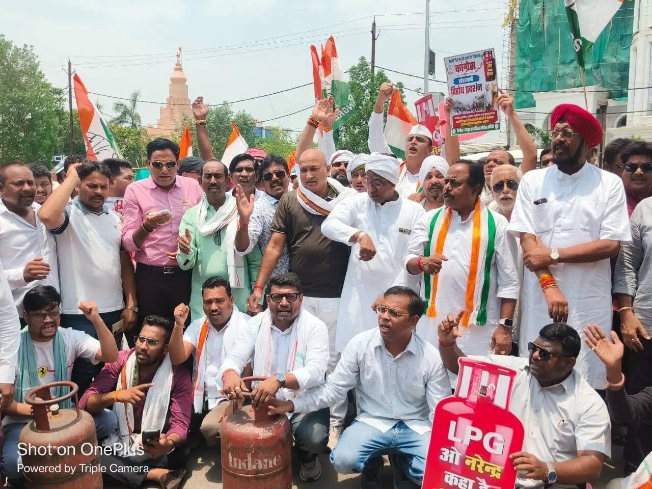 Fuel, LPG price hike sparks Cong protest at Indian Oil HQ