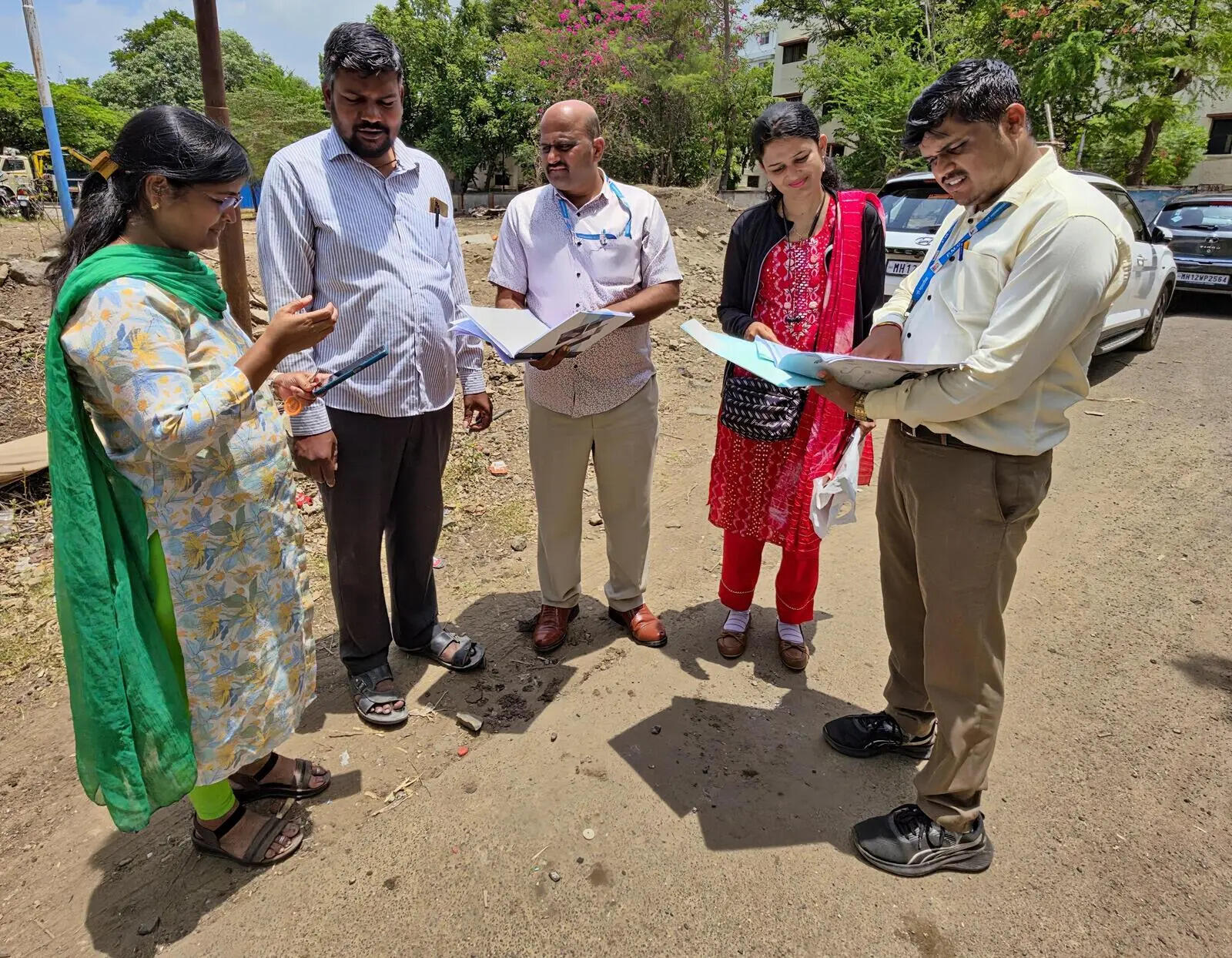 Enumerators go about duty in the face of slammed doors, sarcasm and rudeness