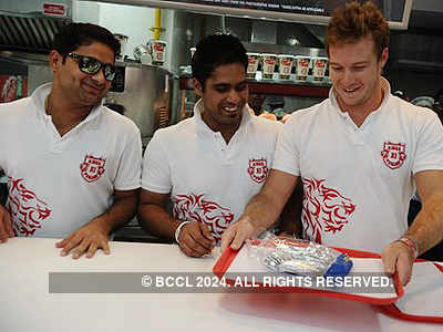 Cricketers @ Fast Trax outlet