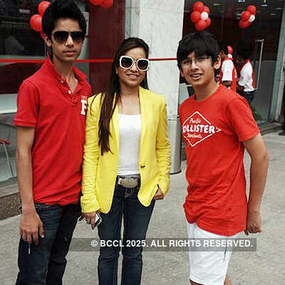 Cricketers @ Fast Trax outlet