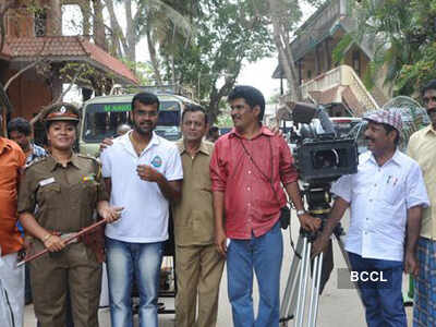 On the sets: 'Nijam Nizhalagirathu'