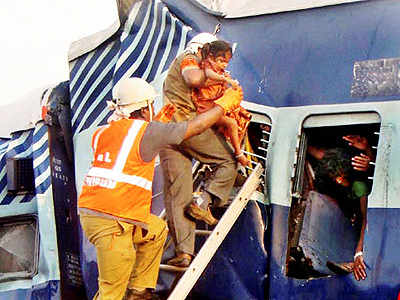 Hampi Express rams into goods train, 25 killed