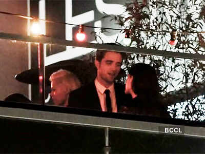R-Pattz & Kristen Stewart caught kissing!