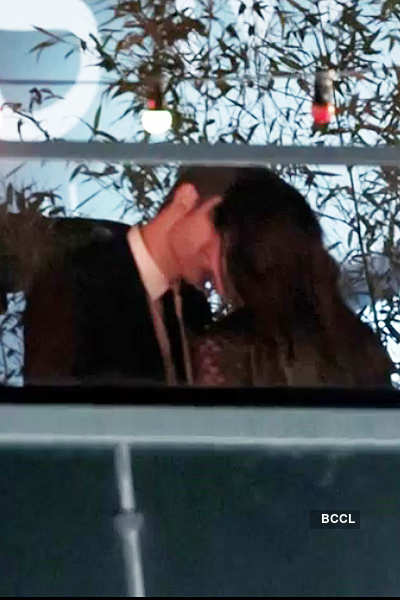 R-Pattz & Kristen Stewart caught kissing!