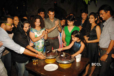 Sudhir throws party for 'Na Bole Tum..'