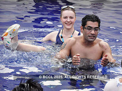 Hot babes @ DME pool party