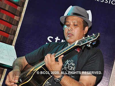 Lucky Ali performs @ Striker