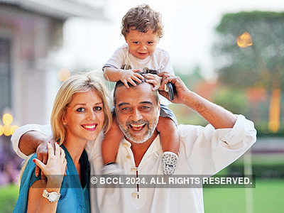 Lucky Ali spotted with family
