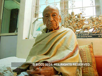 At 97, AK Hangal shoots for TV