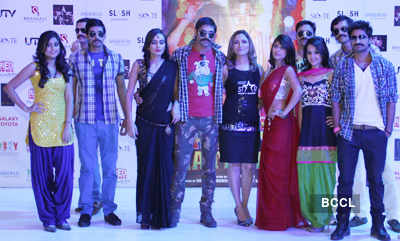 Akki, Sonakshi @ a fashion show