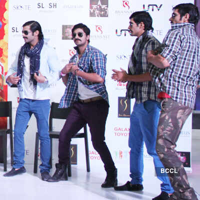 Akki, Sonakshi @ a fashion show