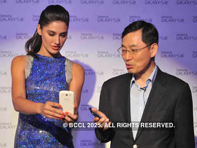 Nargis @ Samsung Galaxy SIII launch