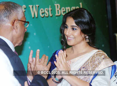 Vidya Balan receives Prabha Khaitan Puraskar