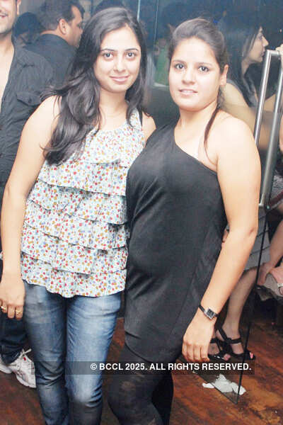 Saturday Night Party @ Mangi Forever