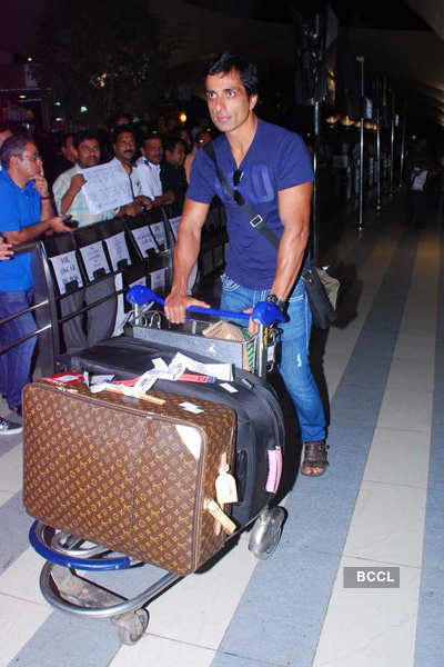 Stars return from IIFA Singapore