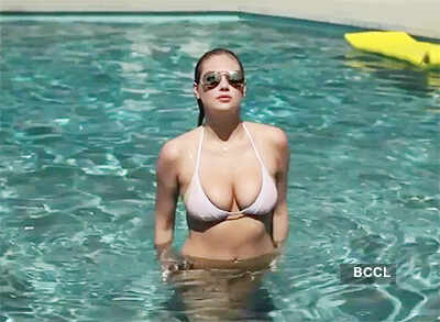 Kate Upton fails to hide her assets!