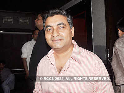 Naysa performs @ Reverb