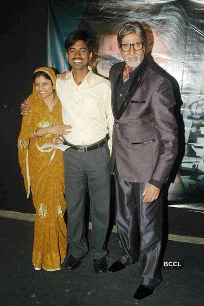 Abhishek teaches dance moves to Sushil Kumar