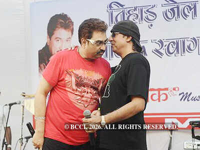 Kumar Sanu and Bali Brahmbhatt perform at Tihar Jail in Delhi.