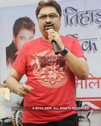 Kumar Sanu performs in Tihar Jail