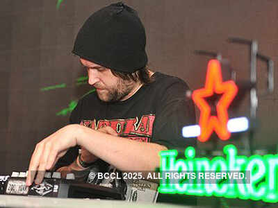 DJ Mux Mool rocks the night