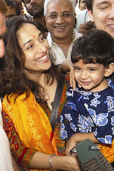 Celeb moms turn bodyguards!