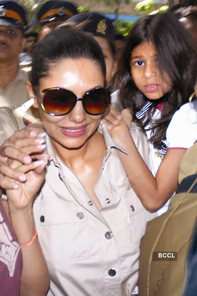 Celeb moms turn bodyguards!