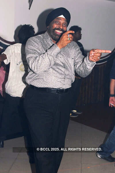 Saturday Night Party @ Refuel lounge