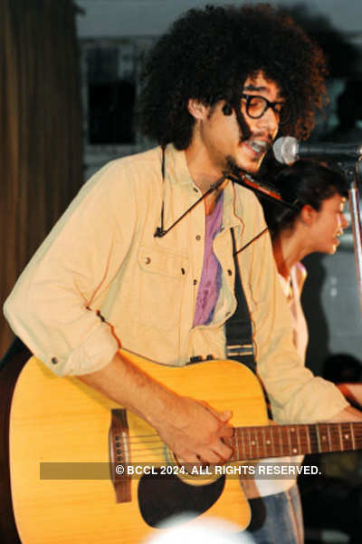 Imaad, Saba at a musical event
