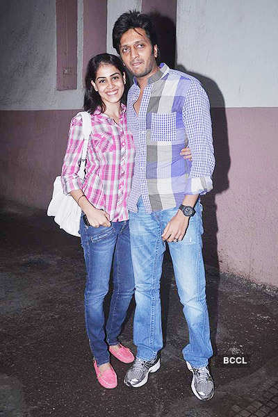 Riteish, Genelia on a movie date!