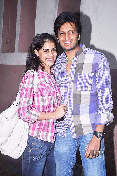 Riteish, Genelia on a movie date!