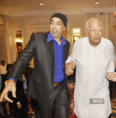 Dara Singh 'extremely critical', hospitalized