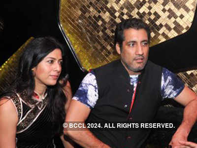 Yuvraj parties with friends!