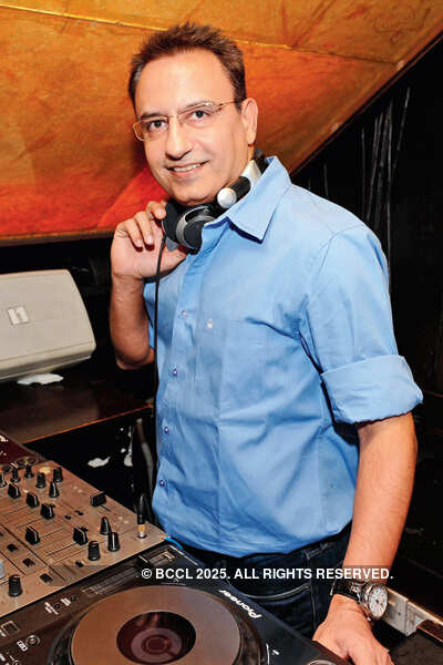 Retro Fever @ Smoke House Grill