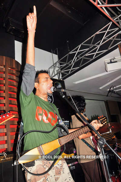 Parikrama's 21st b'day bash @ Striker