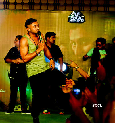 Yo Yo Honey Singh performs live