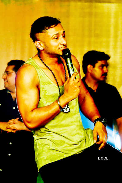 Yo Yo Honey Singh performs live
