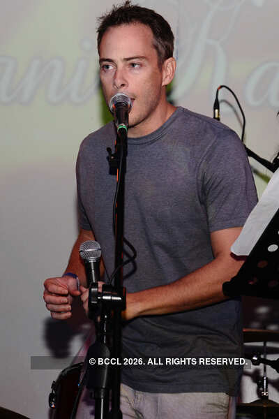 Shibani Kashyap Live @ Blue Frog