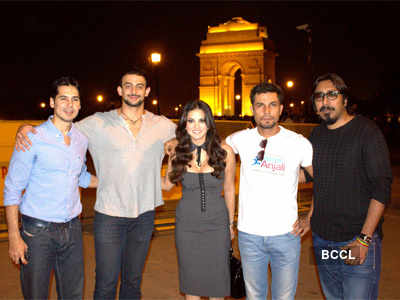 Sunny Leone visits India Gate