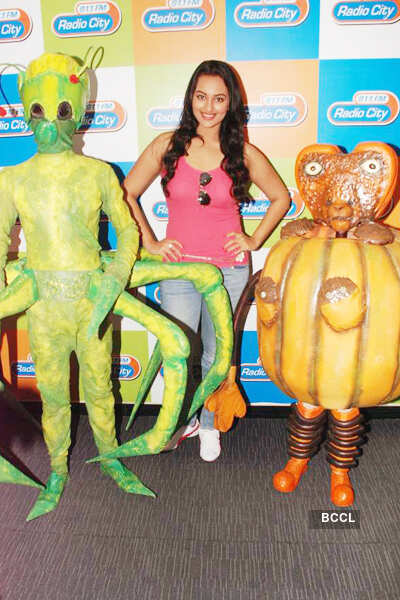 Sona promotes 'Joker' on radio